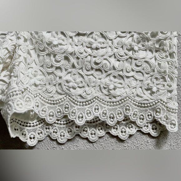 WOMANS J MCLAUGHLIN WHITE DRESSY SHORTS SIZE 6 - Picture 4 of 9